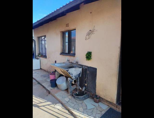 2 BEDROOM HOUSE FOR SALE IN PROTEA GLEN EXT